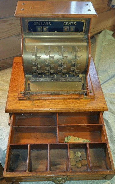 The Union cash register of Frederick Fuller and George Griswold, a model from 1900