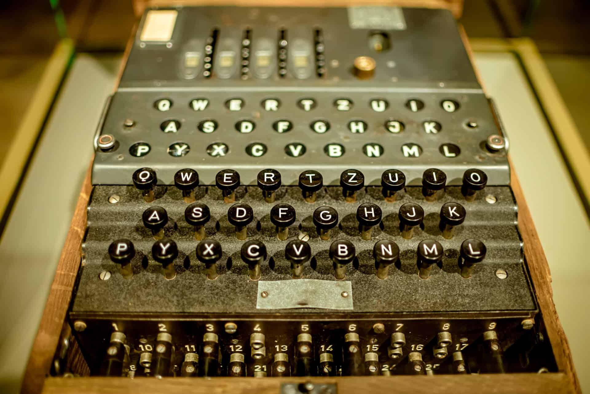 CodeBreaking (Cryptanalysis) A Complete History