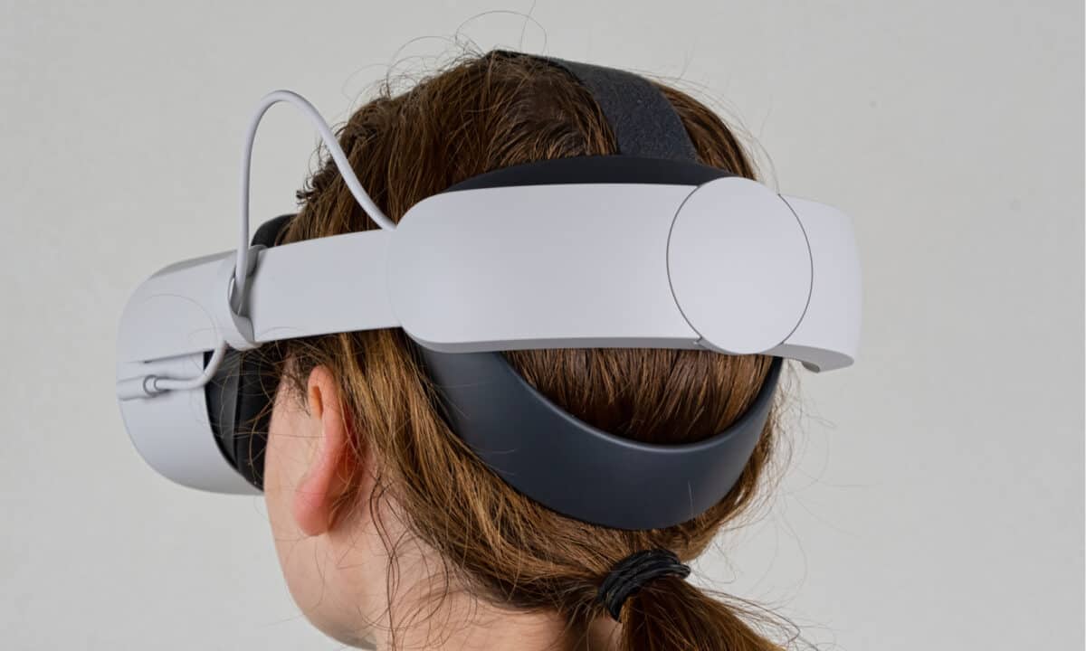 Oculus-Quest-2-headset