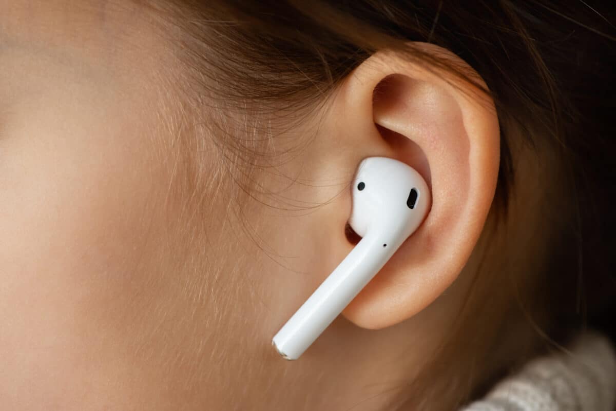 Wireless earphone in ear