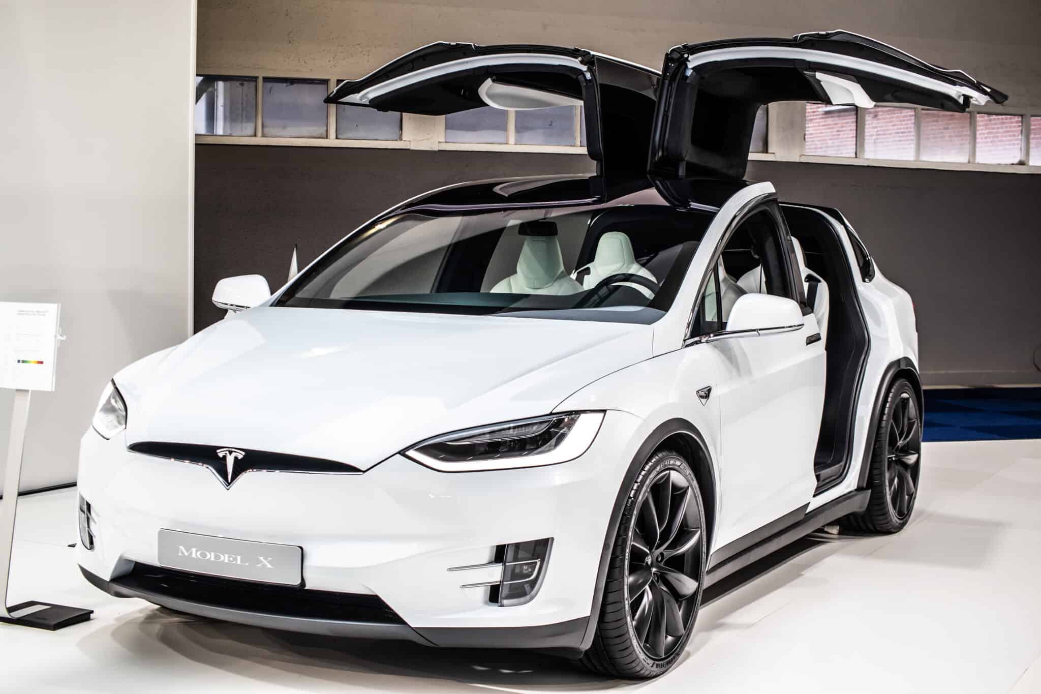 10 Reasons to Buy a Tesla Model X Right Now - History-Computer