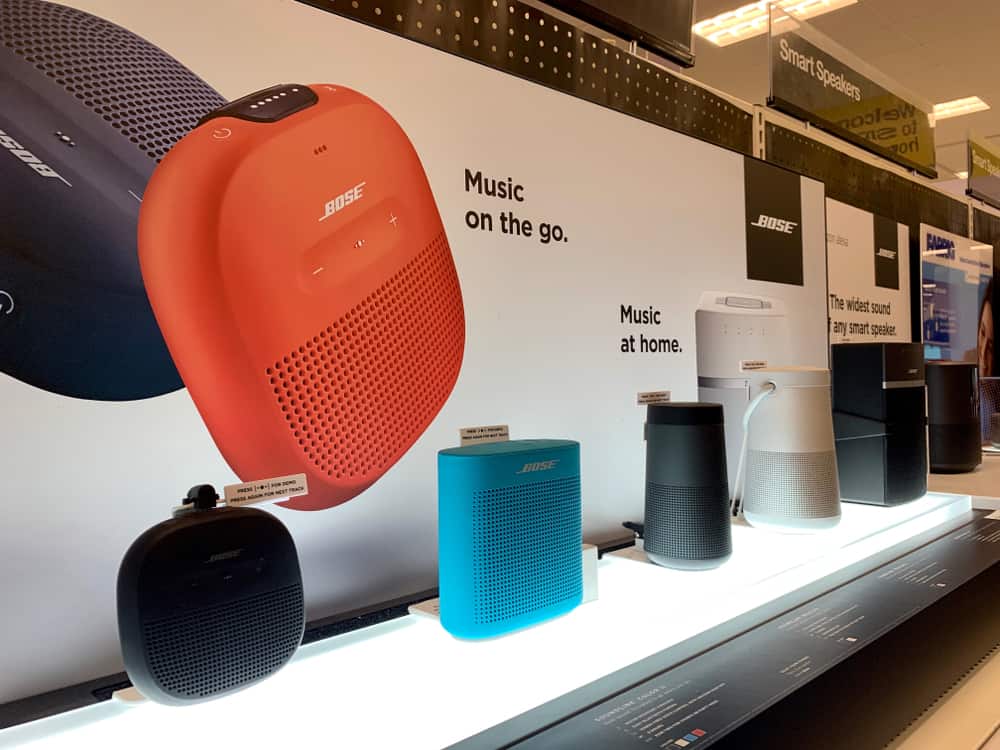 bose wireless speakers on display