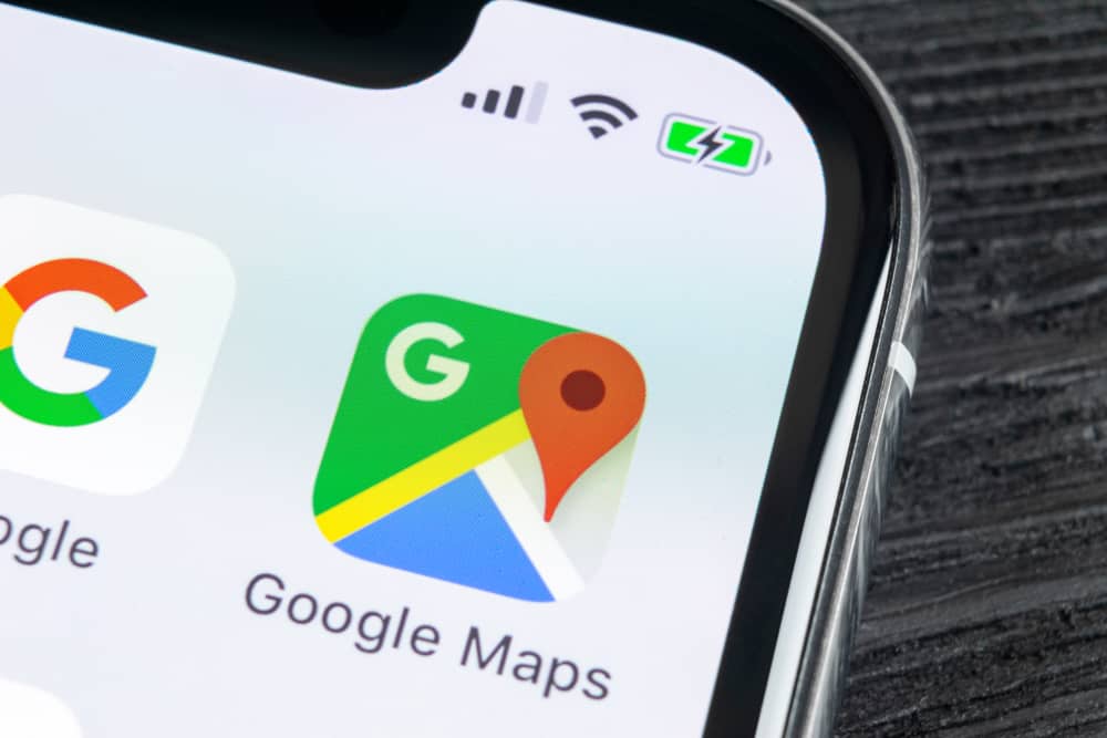 סמל אפליקציה של Google Maps במסך iPhone של Apple