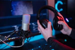 Podcast gaming microphone headphones computer