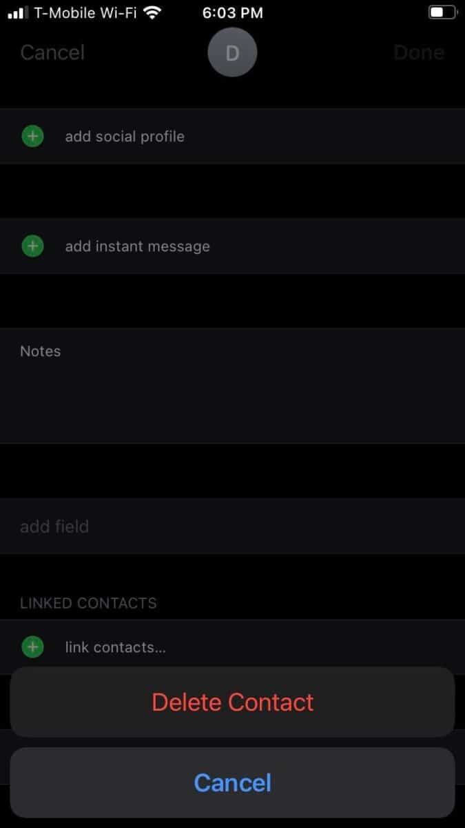 A opção de contato de exclusão para um contato no aplicativo de contatos em um iPhone