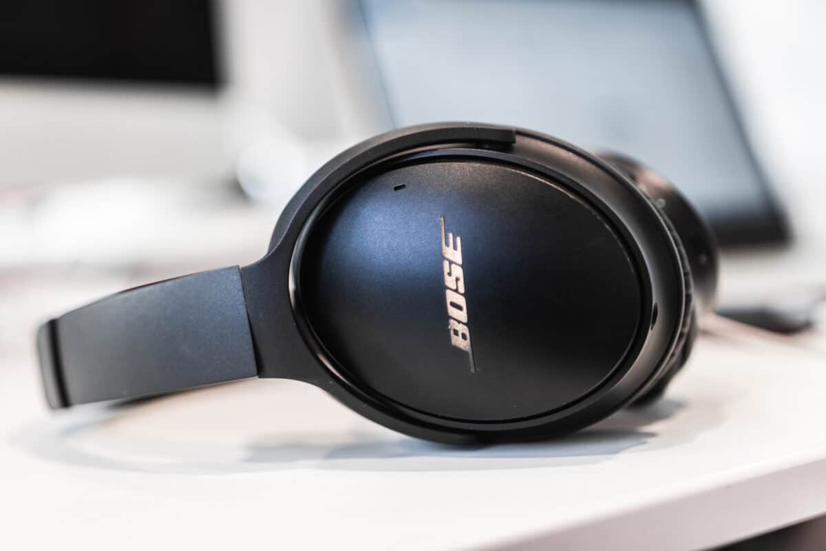 Bose qc35 ii hissing noise hot sale