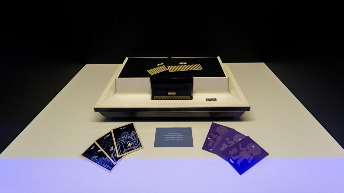 Magnavox Odyssey retro console