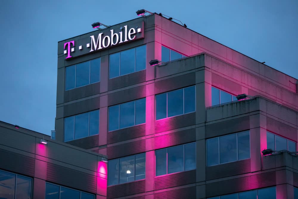 T mobile logo illuminated with magenta lights