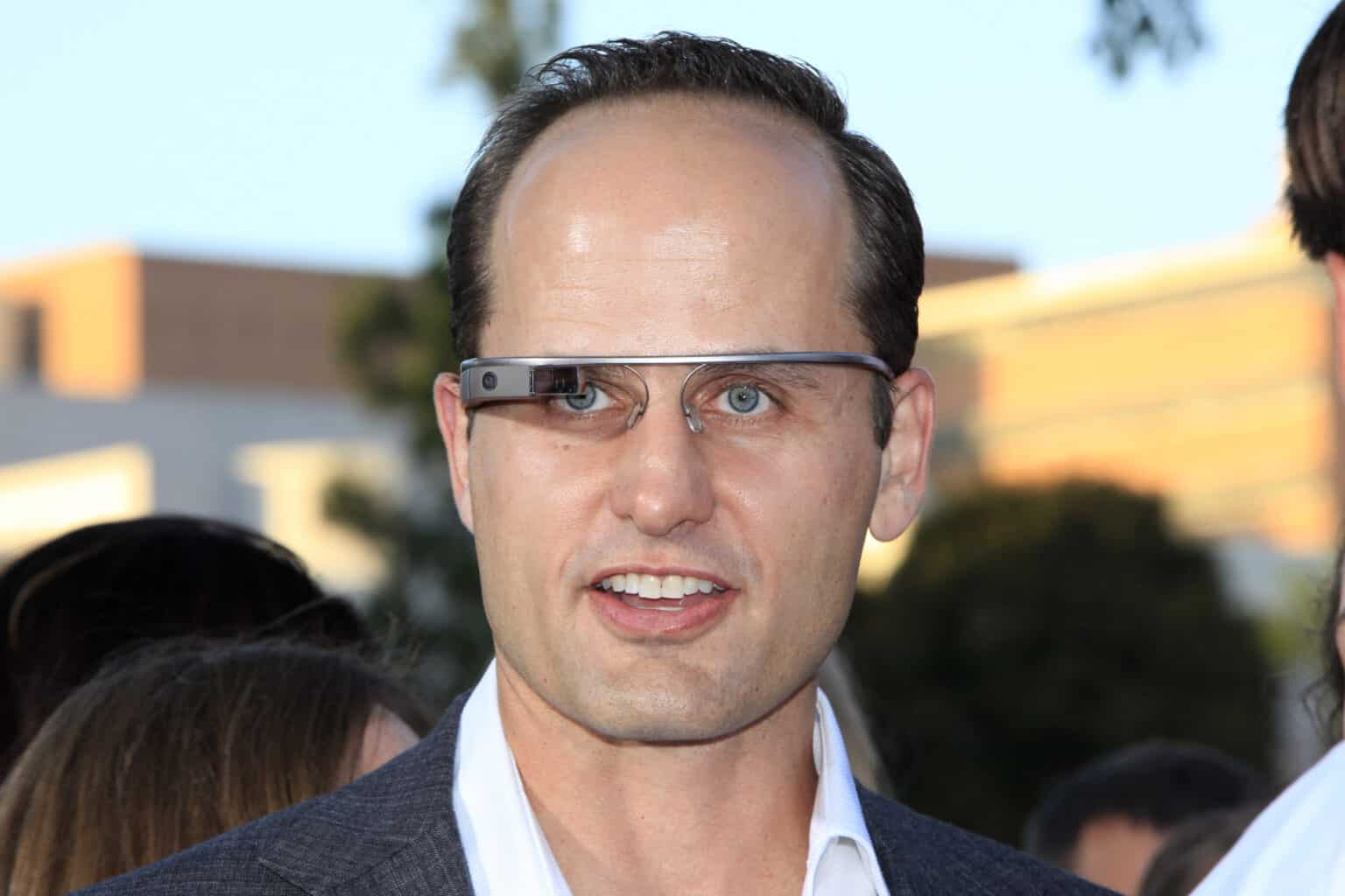 the-real-reason-google-glass-failed-spectacularly-history-computer