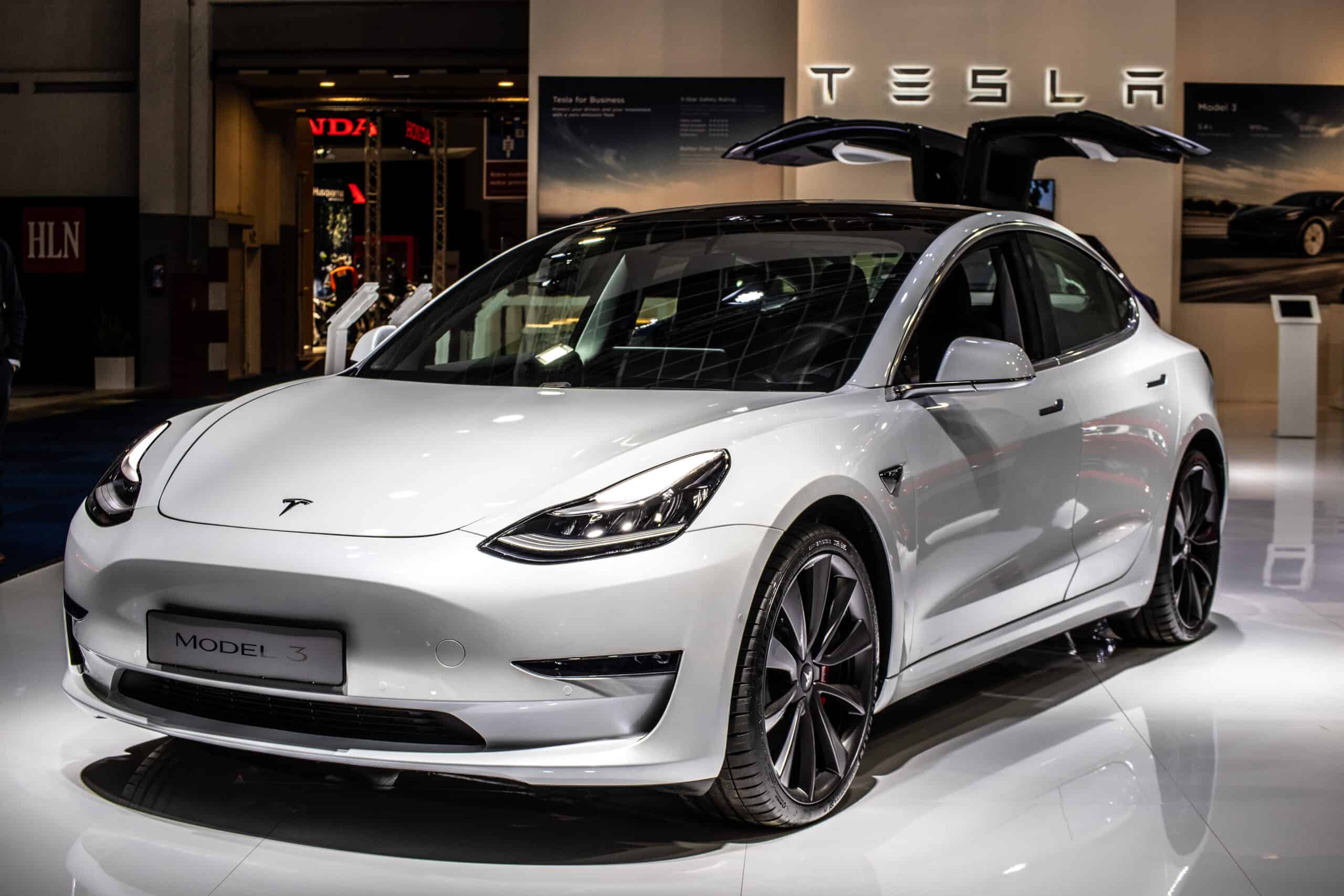 3 Compelling Reasons To Wait And Buy The Tesla Model 3 Project