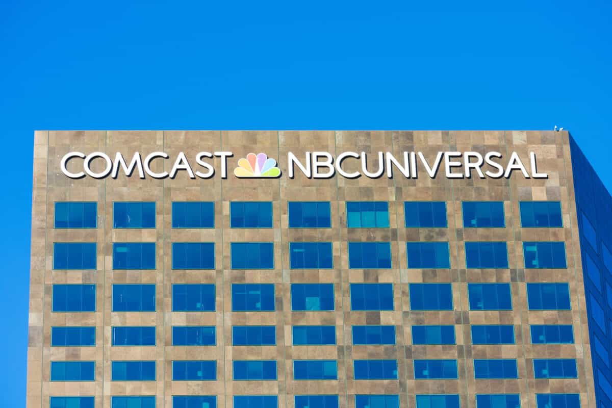 Skyscraper with Comcast and NBCUniversal's logo at the top.