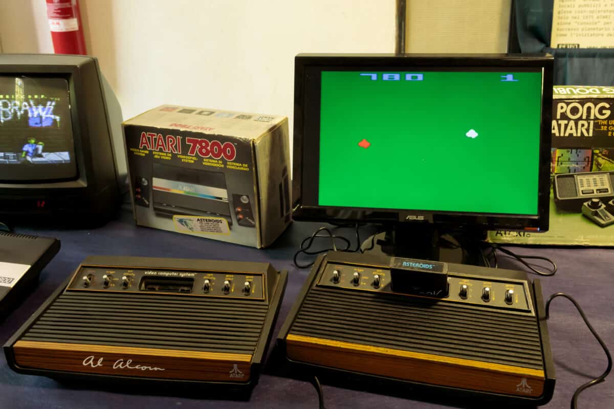 Atari Pong retro gaming console