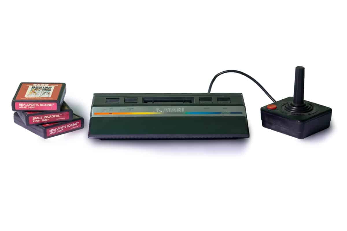 Atari 7800 retro gaming console