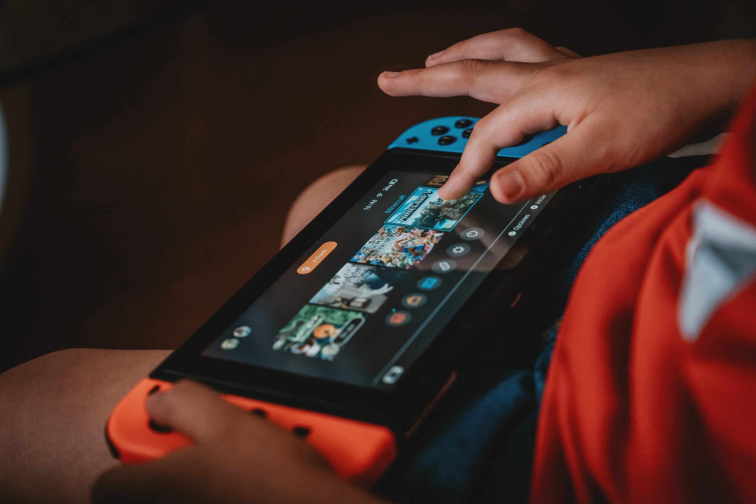 How to play Switch games on mobile? 