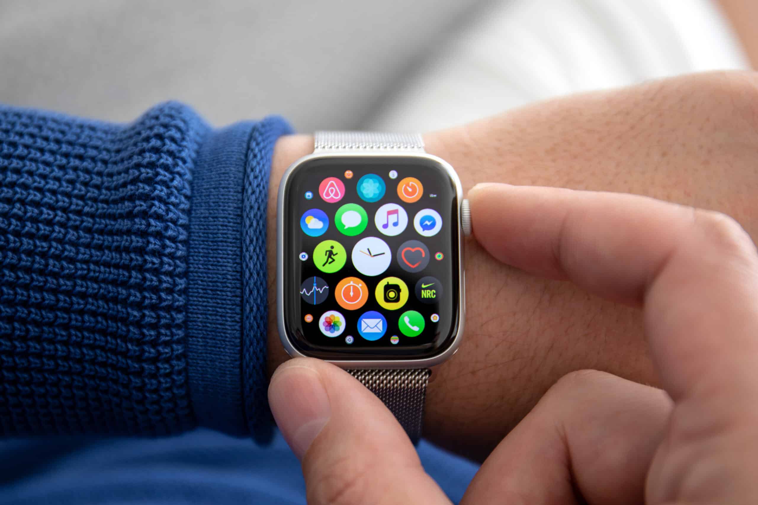 40 vs. 44mm Apple Watch: What's the Weight and Screen Size