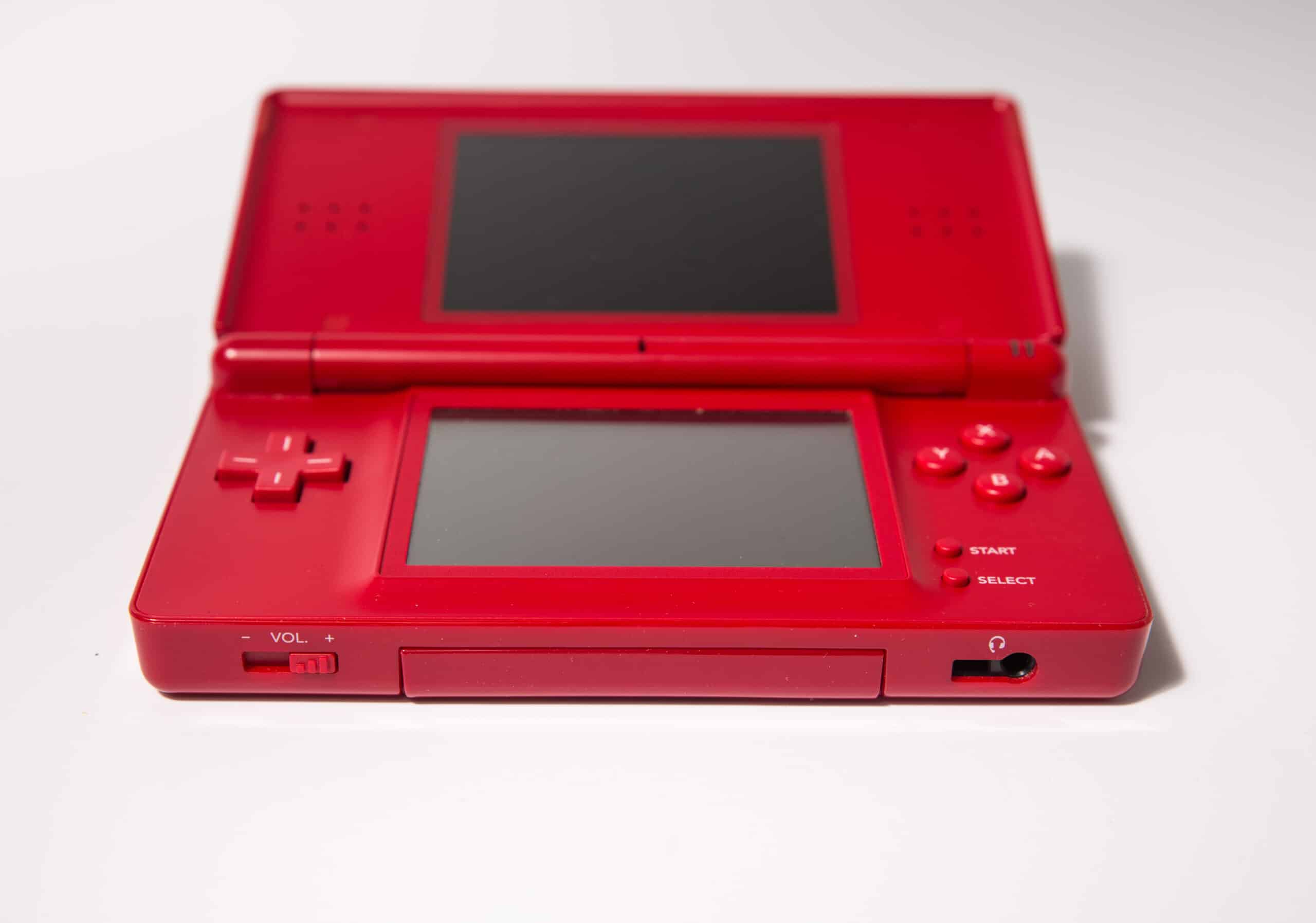 A closer look at America's exclusive blue Nintendo DSi