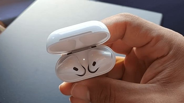 Image showing flashing light on AirPods charging case.