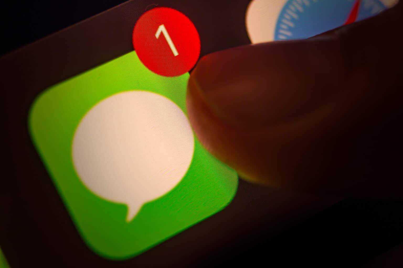 how-to-turn-off-imessage-on-iphone-in-3-steps-with-photos-history