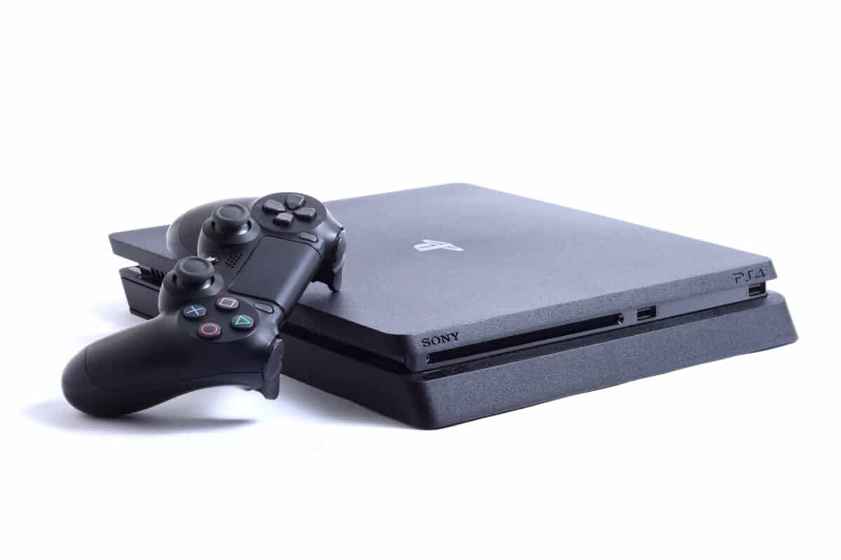 PlayStation 4 vs. PS4 Slim