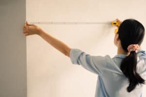 measure a wall measuring tape