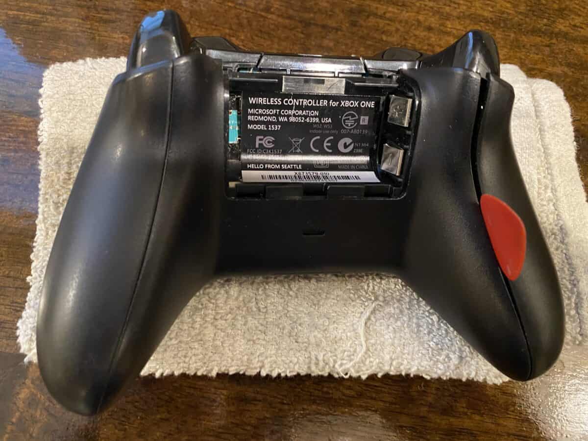 Clean Xbox One Controller, Disassemble