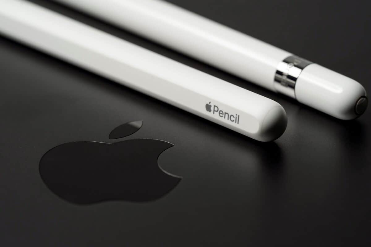 Logitech Crayon vs Apple Pencil
