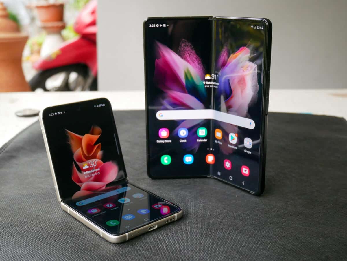 samsung galaxy z flip 3 foldable phone