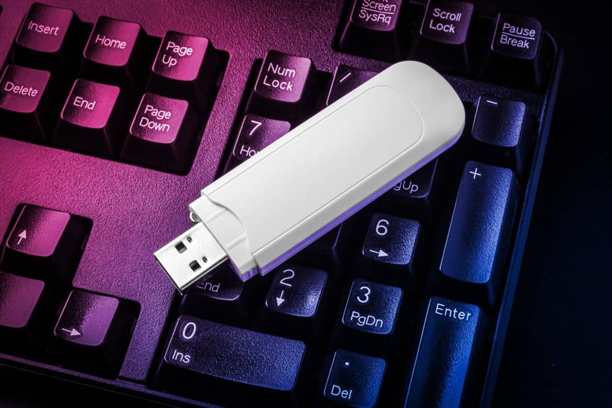 thumb drive vs flash drive