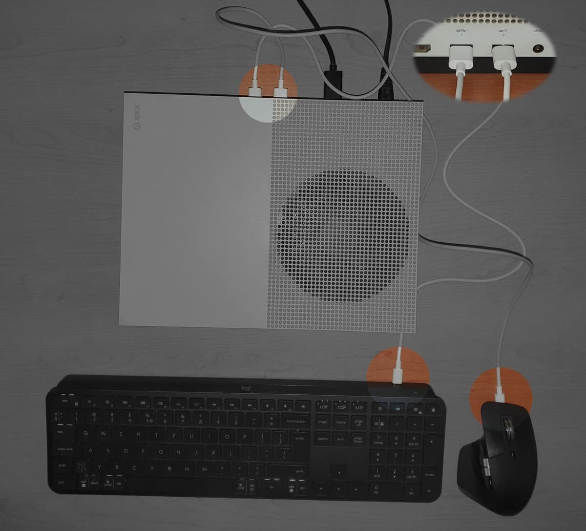 Xbox with USB keyboard and mouse plugged in