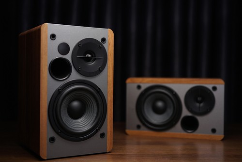 bookshelf speakers are perfect for small rooms