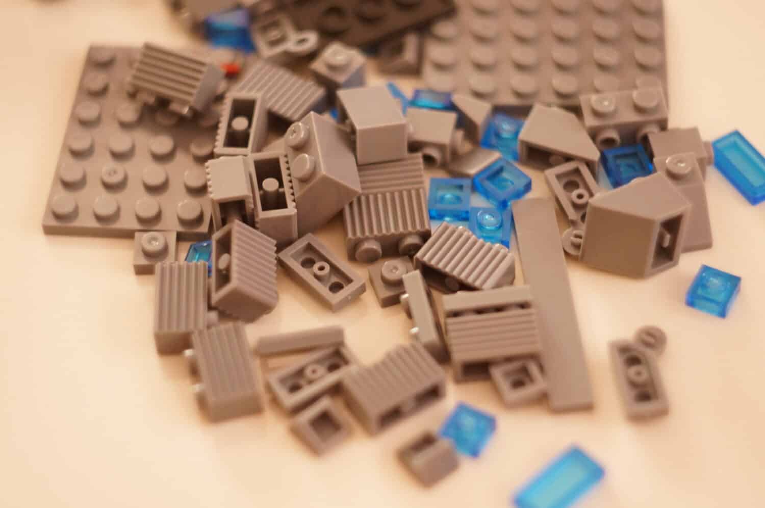 First lego set in the online world