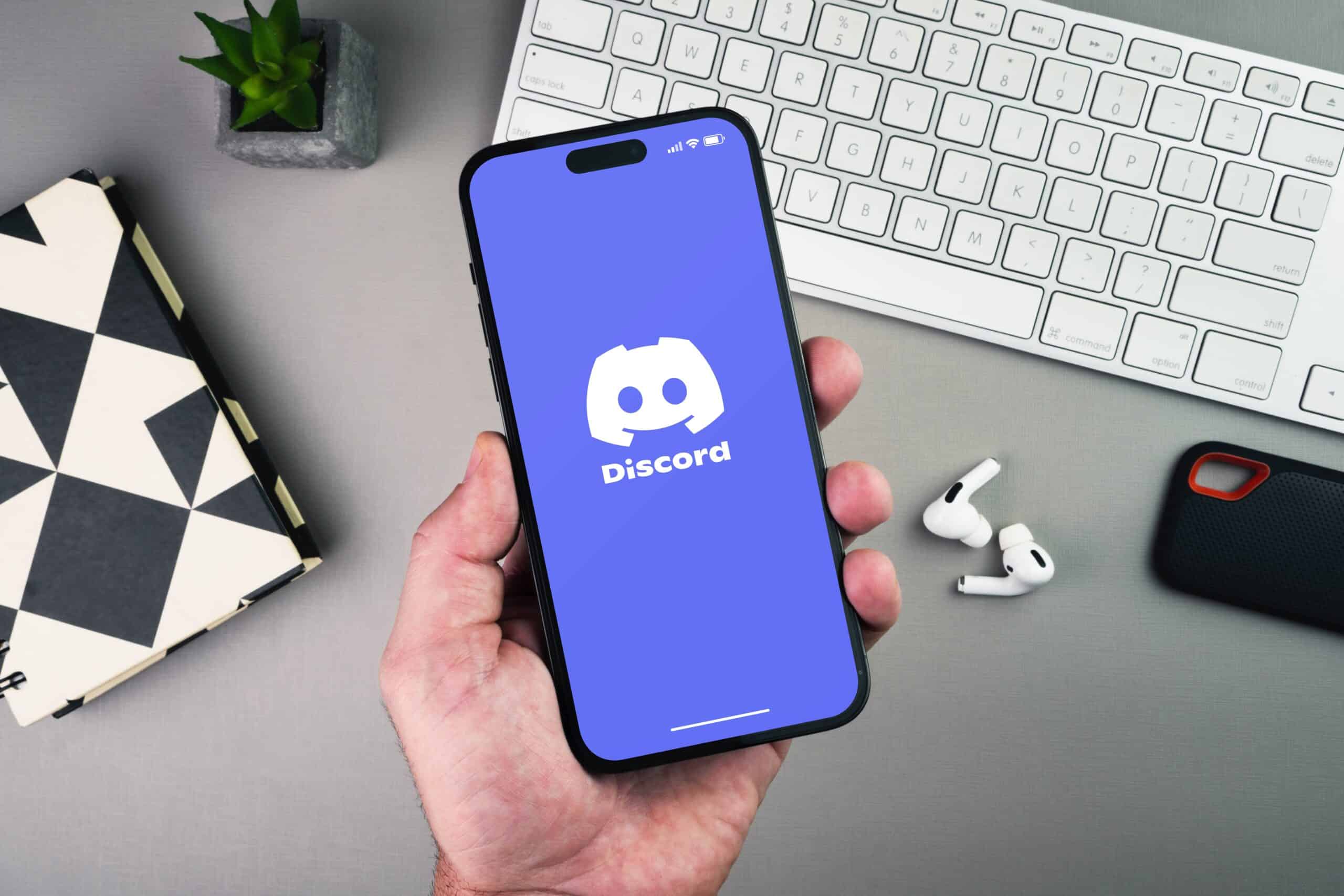 Among Us' builds in Twitch streaming and Discord invites on mobile