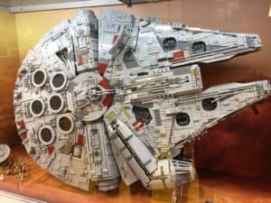 millenium falcon star wars LEGO set