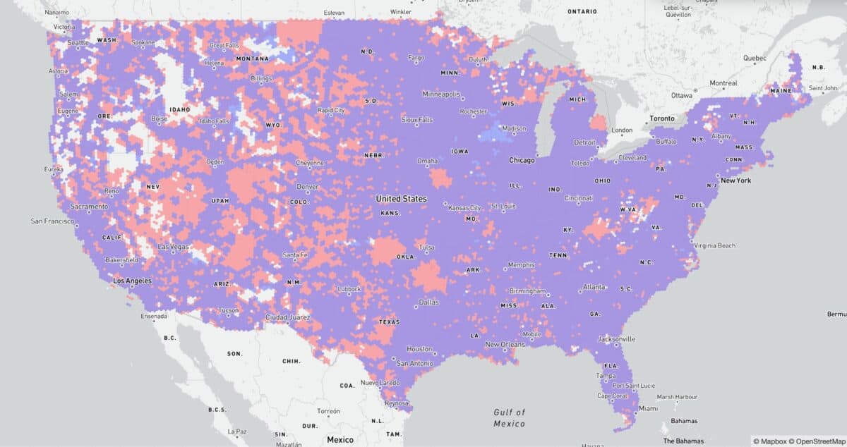 AT&T vs Verizon coverage map for 4G LTE technology, in vehicle mobile.