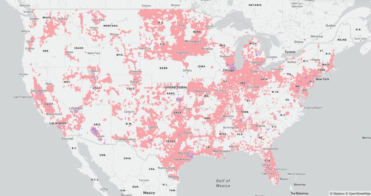 AT&T vs Verizon coverage map for 5G 7/1 Mbps technology, in vehicle mobile, with at least 50% coverage.