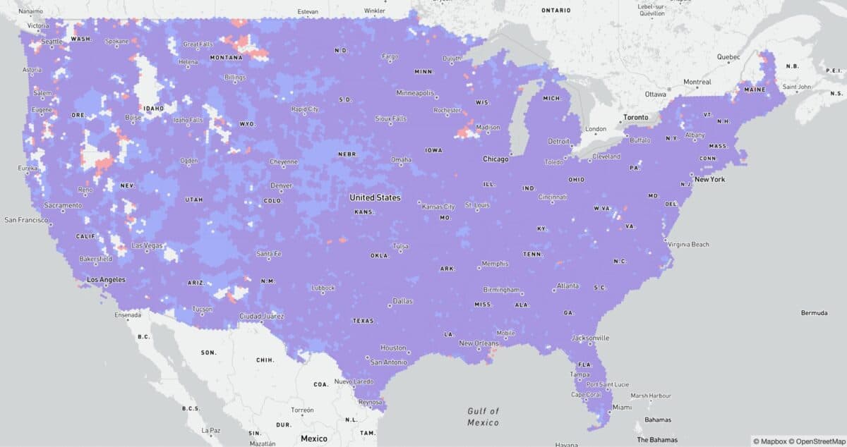 T-Mobile vs AT&T coverage map for 4G LTE technology, outside stationary.