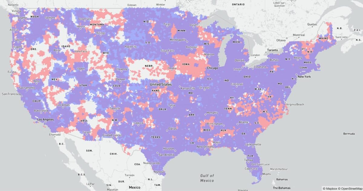 T-Mobile vs AT&T coverage map for 5G 7/1 Mbps technology, outside stationary.