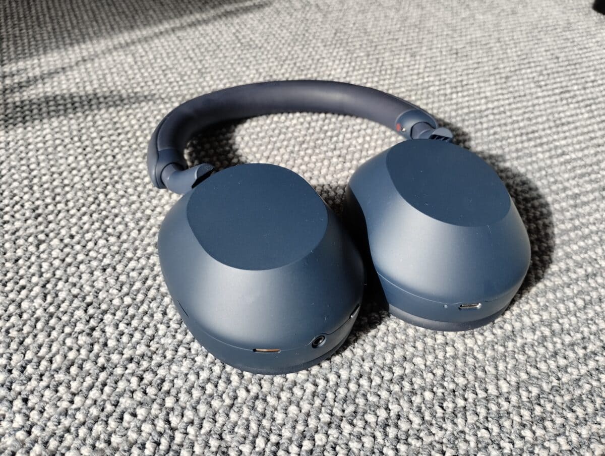 Bose 700 vs. Sony WH-1000XM5: Which Are The Best? - InsideHook