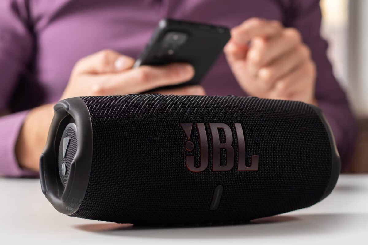 Don't Buy a JBL Charge Until You Read This - History-Computer
