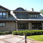 15 Super Wealthy People Who Live in Modest Homes