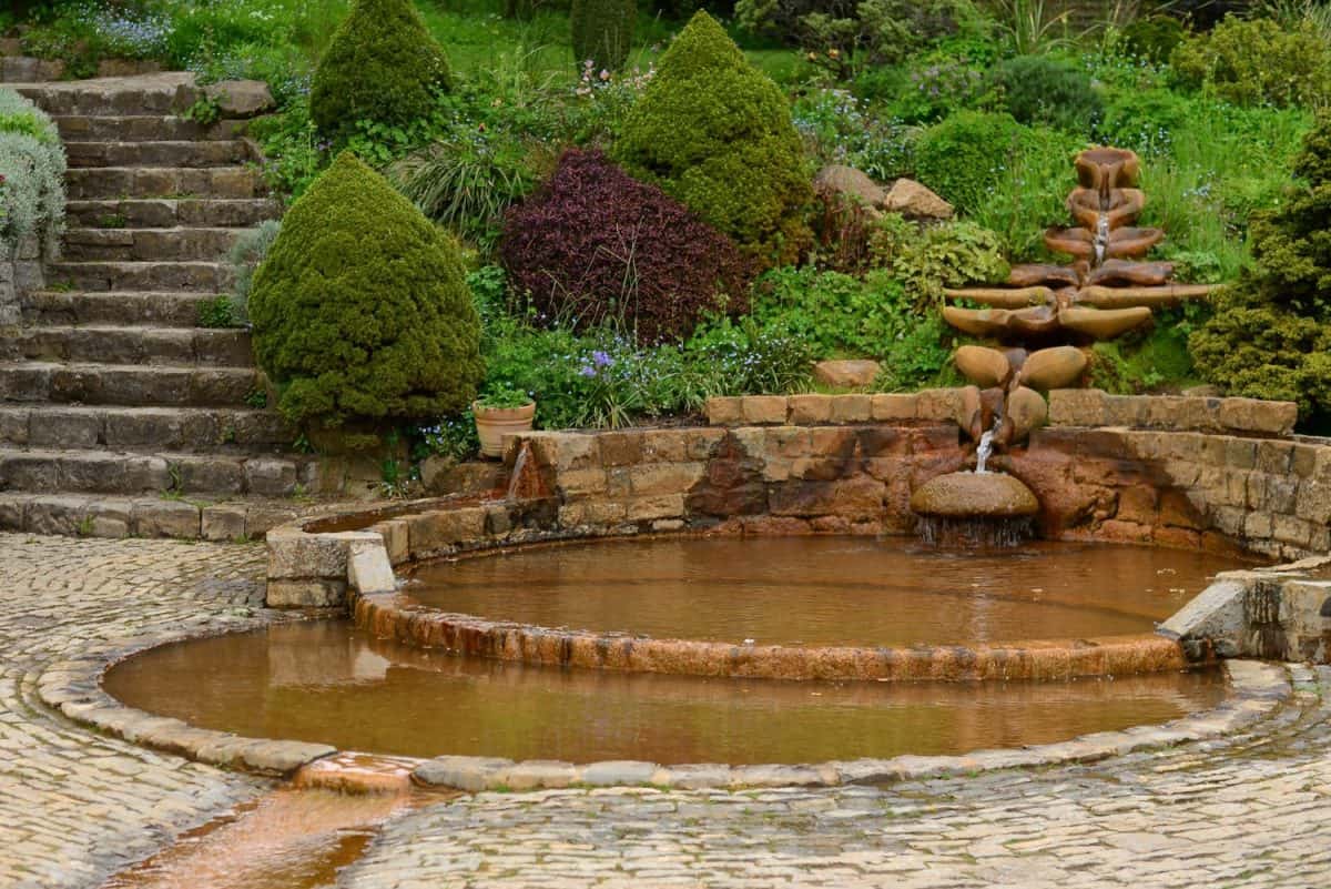 Vesica Pool, Chalice Well, Red Spring, Glastonbury, Somerset, England, UK