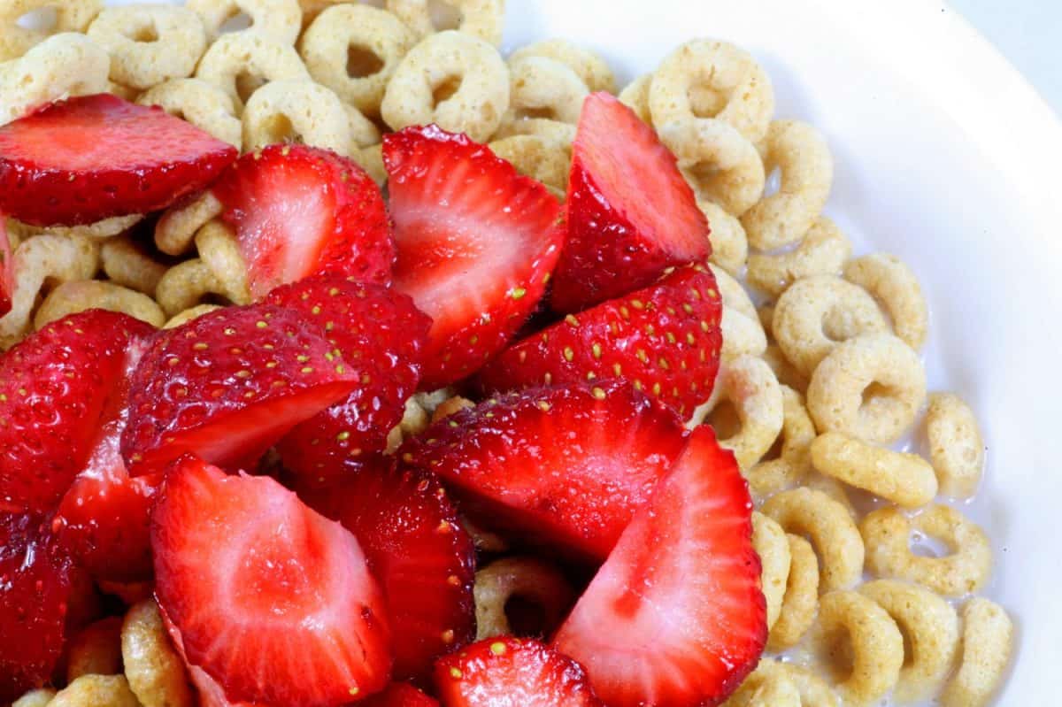 Cut up fresh strawberries on cereal with milk.