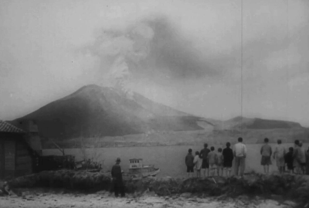 Volcano Onlookers