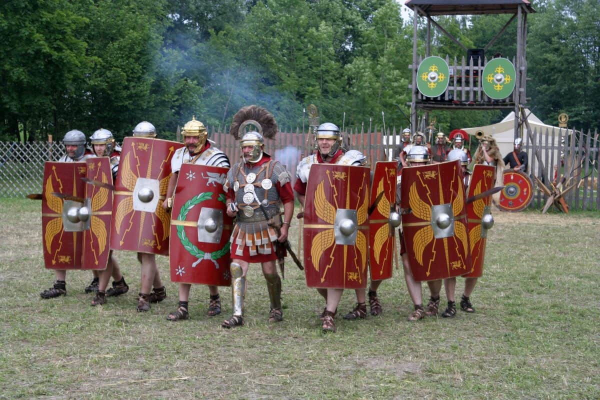 Roman legion at attack