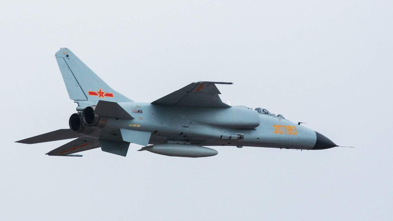 38. Xian JH-7 (Flounder) / FBC-1 (Flying Leopard)