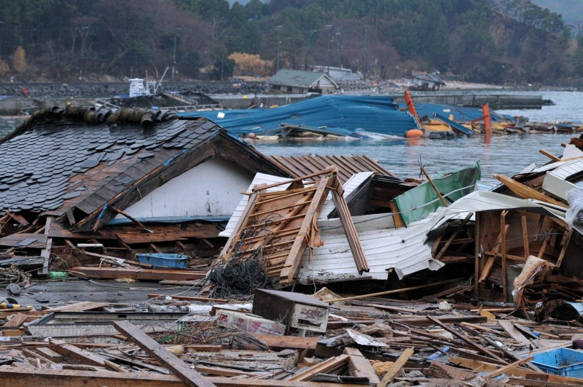 Reality of the tsunami disaster. The outbreak of the unprecedented Great East Japan Earthquake and tsunami