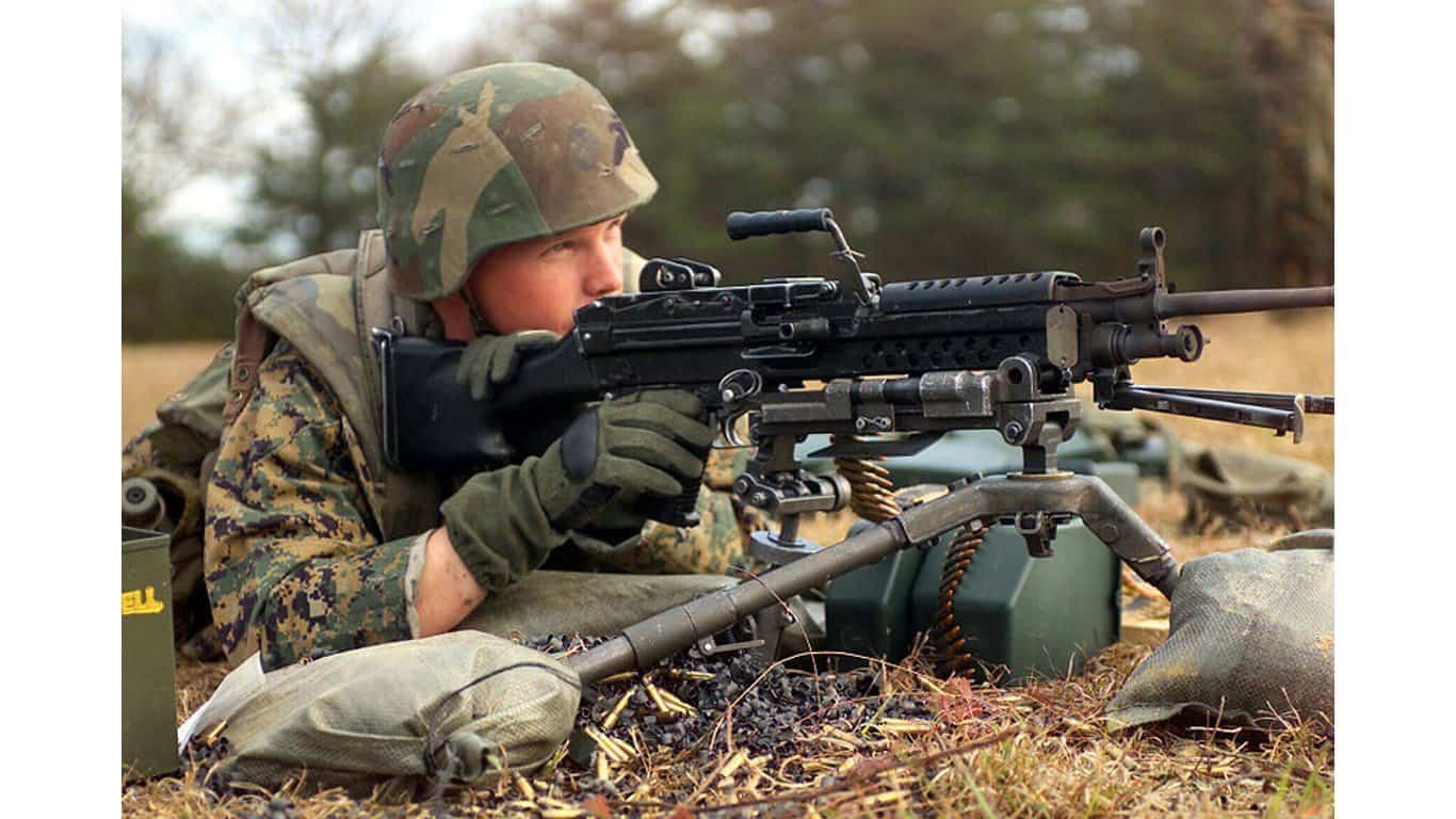 18. Fabrique Nationale M249 SAW / LMG