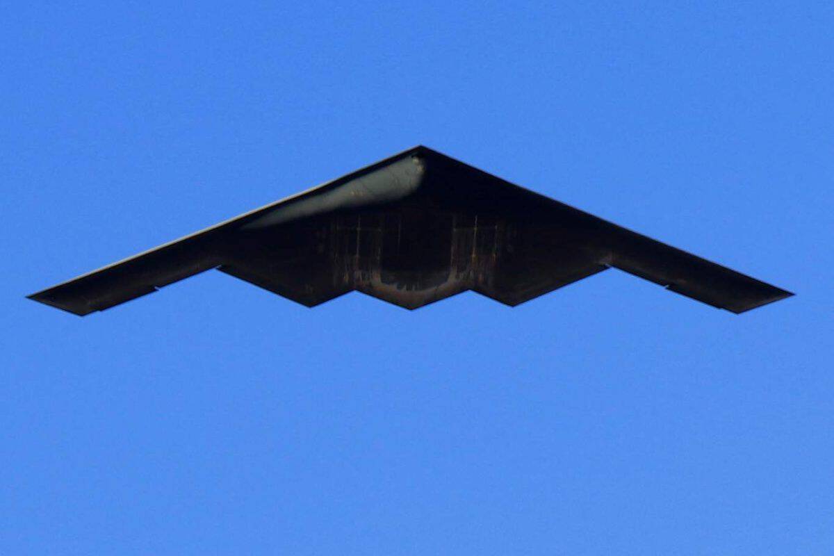 B-2+Spirit | U.S. Air Force B-2 Spirit Flyover