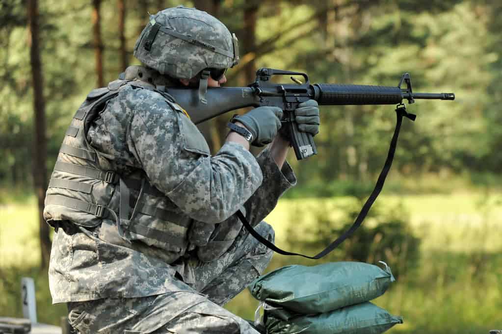 M16
