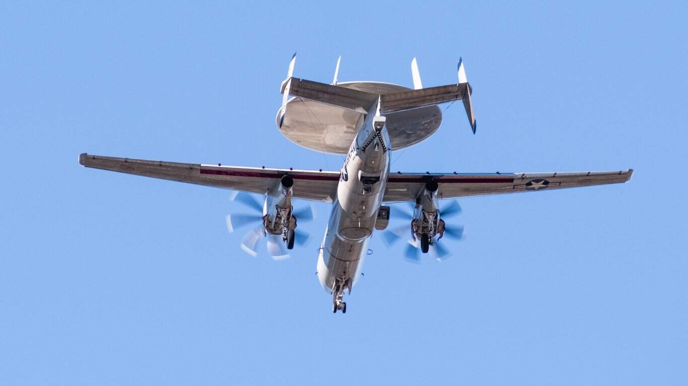 8. E-2C/D (AEW)